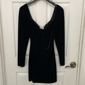 Elodie women’s black velour scrunch long sleeve mini dress